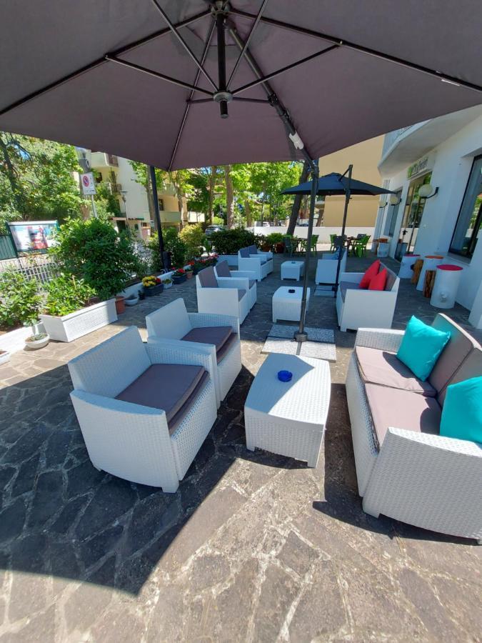 Hotel Senza Pensieri 리치오네 외부 사진