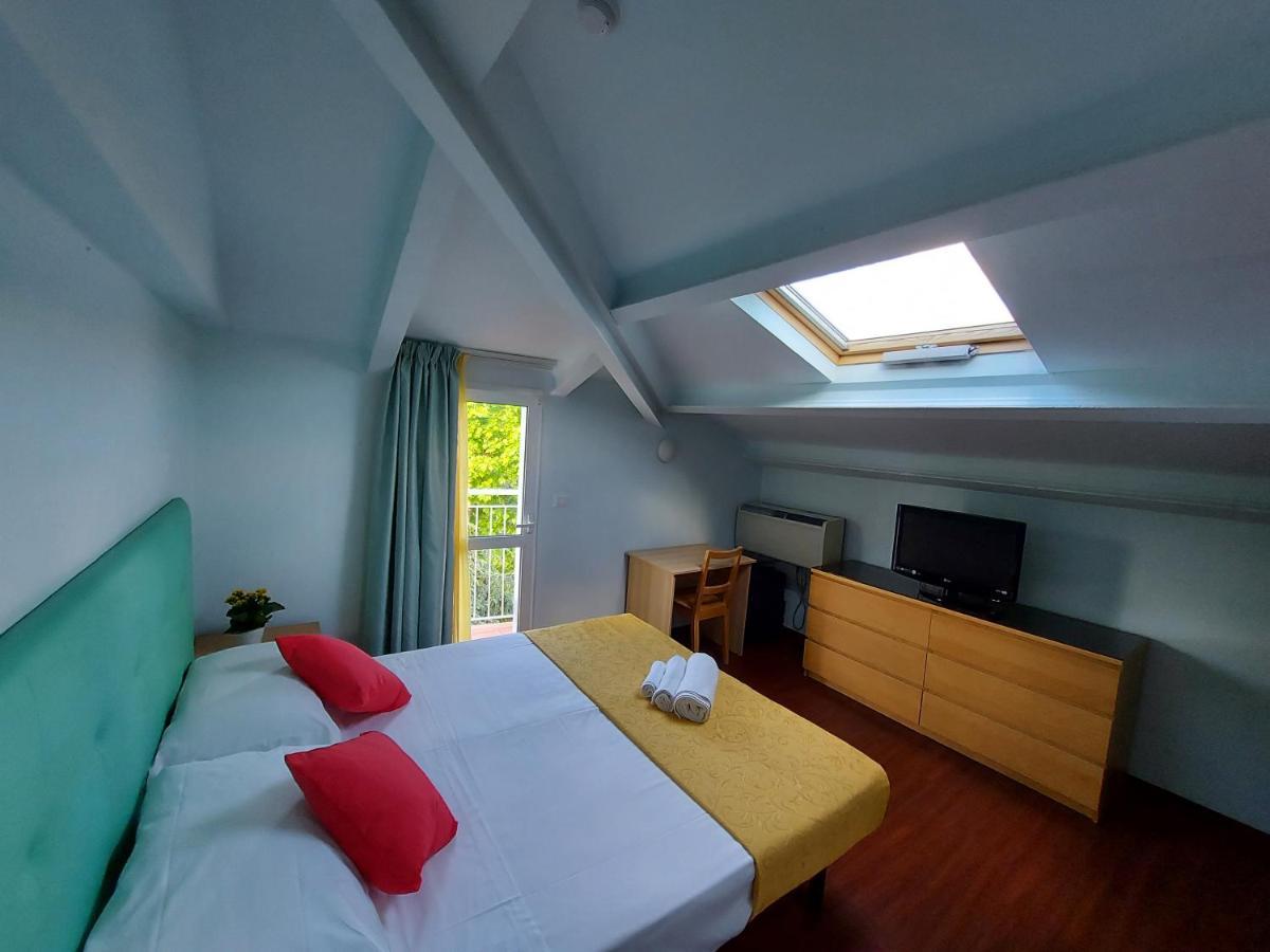 Hotel Senza Pensieri 리치오네 외부 사진
