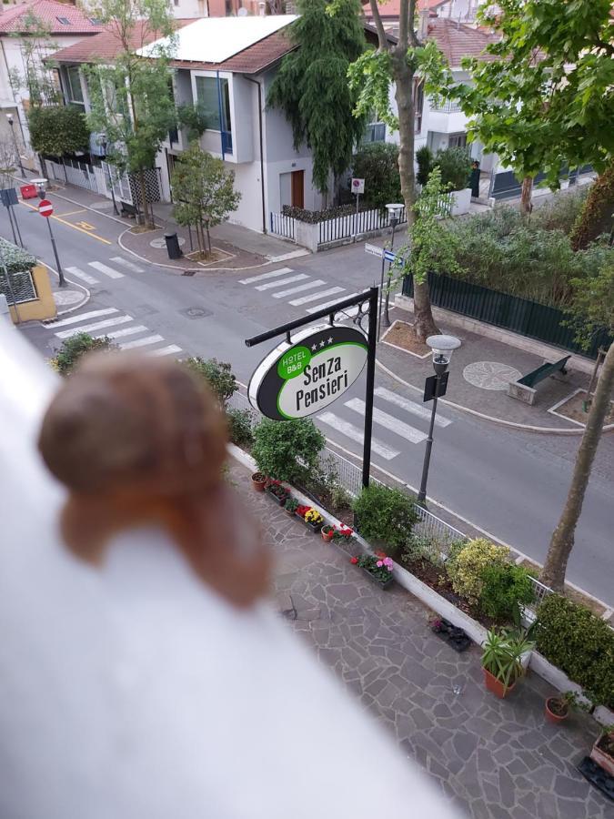 Hotel Senza Pensieri 리치오네 외부 사진