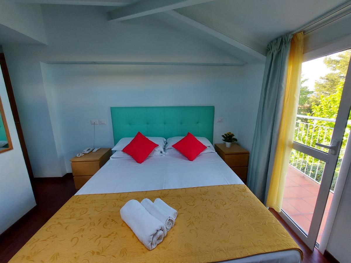 Hotel Senza Pensieri 리치오네 외부 사진