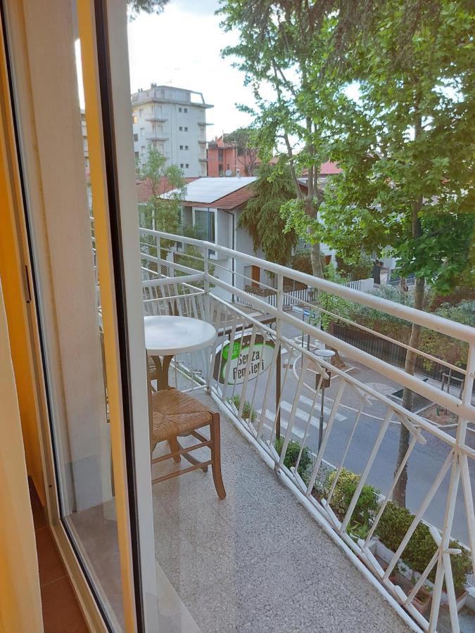Hotel Senza Pensieri 리치오네 외부 사진