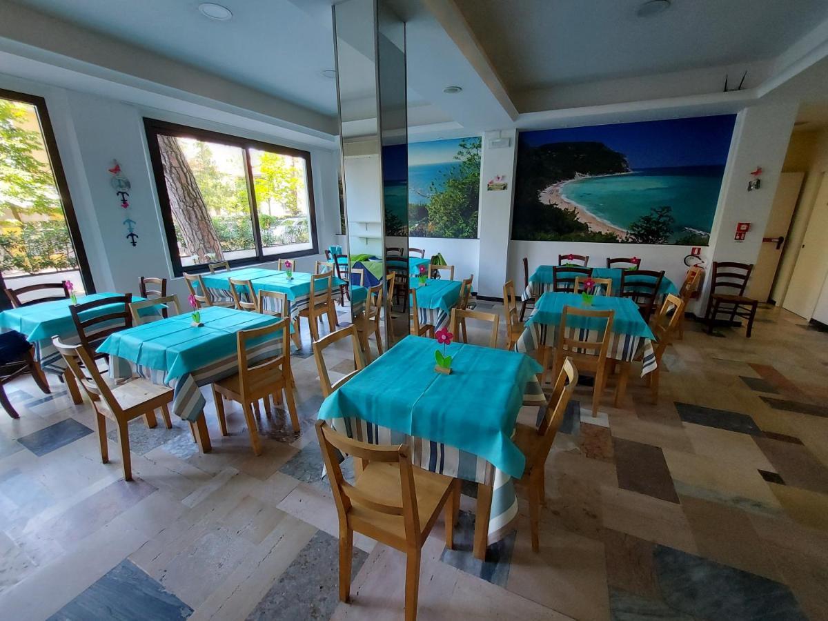 Hotel Senza Pensieri 리치오네 외부 사진